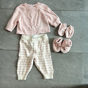 Baby gap sweater set with booties and mittens